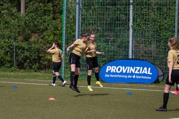 Bild 16 - B-Juniorinnen Pokalfinale SV Henstedt Ulzburg - SG Holstein Sued : 2:0